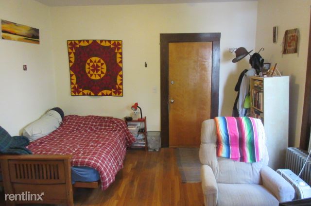 220 Banks St-Unit -Apt 2 in Cambridge, MA - Building Photo