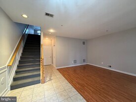 1127 Gaither Rd in Rockville, MD - Building Photo