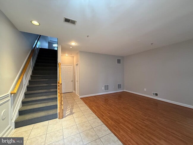 1127 Gaither Rd