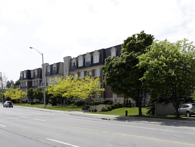 Applewood Terrace in Mississauga, ON - Building Photo - Building Photo