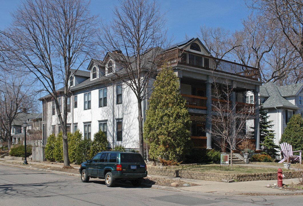 2648 Humboldt Ave S in Minneapolis, MN - Foto de edificio