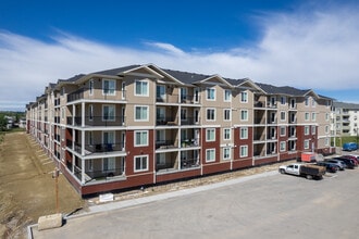 Central Creekside Villas in Airdrie, AB - Building Photo - Building Photo