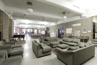 Presby Hall - UIUC Private Certified Housing in Champaign, IL - Foto de edificio - Interior Photo