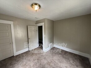 915 Neland Ave SE in Grand Rapids, MI - Building Photo - Building Photo