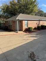 521 Oakwood Ln in Arlington, TX - Building Photo