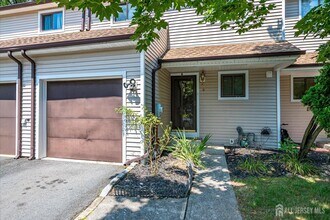 6 Tulip Ct in Edison, NJ - Building Photo - Building Photo