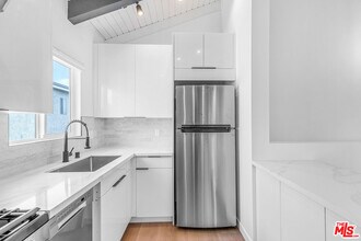 1536 11th St in Santa Monica, CA - Building Photo - Building Photo