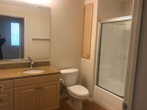 3329 Watermarke Pl, Unit 3329 in Irvine, CA - Building Photo - Building Photo