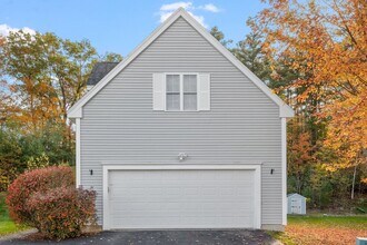 131 Forest Hill Way in Manchester, NH - Building Photo - Building Photo