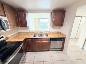 496 NW 165th St in Miami, FL - Building Photo - Building Photo