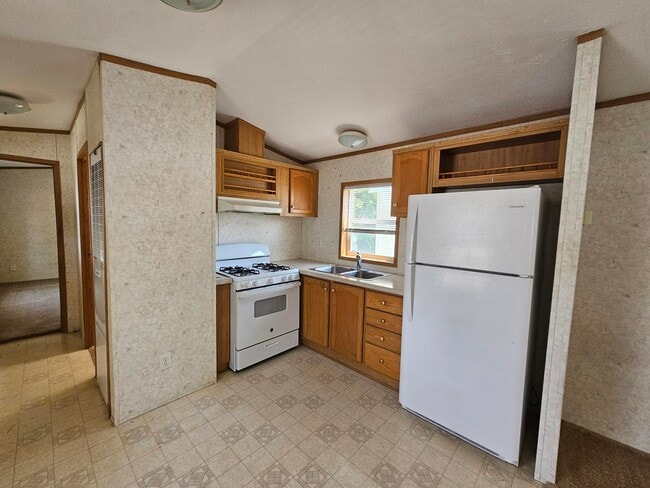 property at 6 Pine Cir
