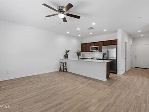 2842 E Tracy Ln in Phoenix, AZ - Building Photo - Building Photo