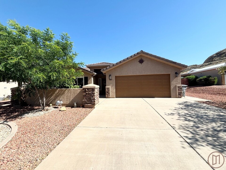 185 Cyndi Ln in La Verkin, UT - Building Photo