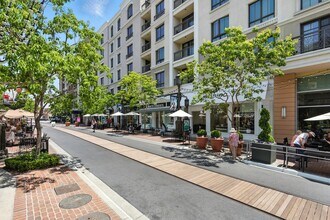 403 Caruso Ave, Unit 403 in Glendale, CA - Foto de edificio - Building Photo