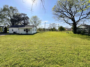 146 51st Ave N in Nashville, TN - Building Photo - Building Photo
