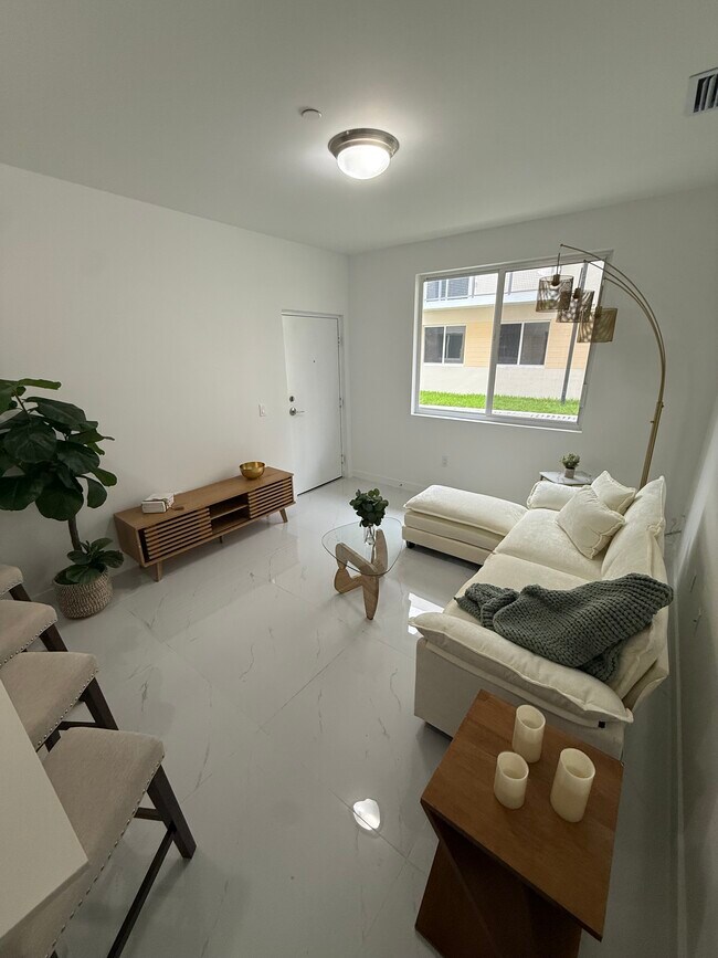 810 SW 71st Ave, Unit B21 in Miami, FL - Building Photo - Building Photo