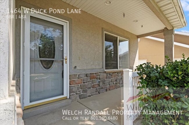 1464 W Duck Pond Ln in Taylorsville, UT - Building Photo - Building Photo