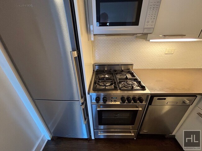 EAST 63 STREET in New York, NY - Building Photo - Building Photo