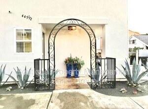 445 1/2 Begonia Ave in Newport Beach, CA - Foto de edificio - Building Photo