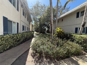 8607 SW 68th Ct in Pinecrest, FL - Building Photo - Building Photo