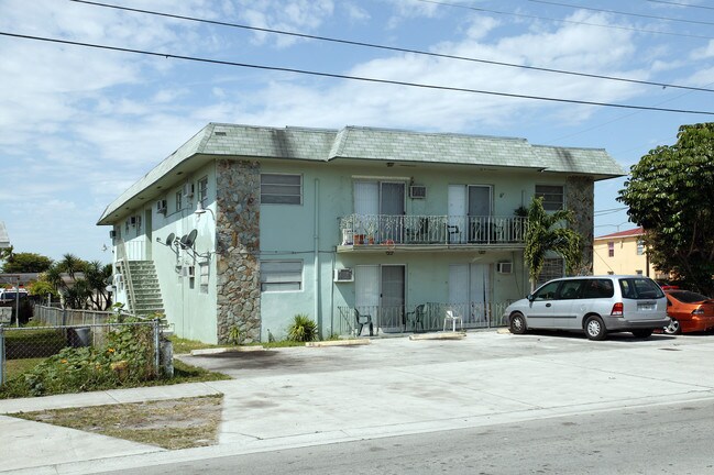 2690 W 10th Ave in Hialeah, FL - Building Photo - Building Photo