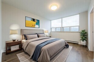 Concord Apartments in Hamilton, ON - Building Photo