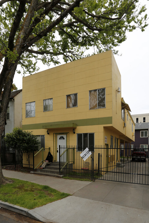 1408 G St in Sacramento, CA - Building Photo