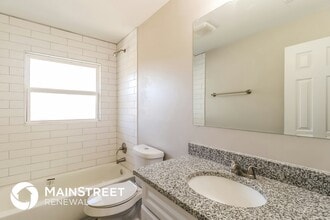 5701 N Warren Ave in Oklahoma City, OK - Foto de edificio - Building Photo