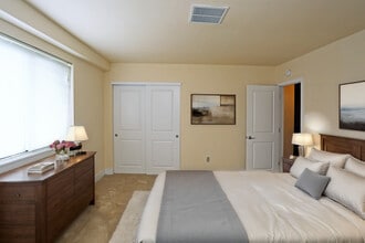 Knightsbridge Apartments in Bensalem, PA - Building Photo - Building Photo
