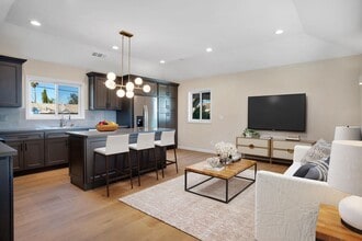 7635 Fallbrook Ave in Los Angeles, CA - Building Photo - Building Photo