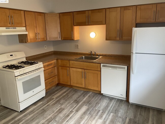 1108 W 5th St in Antioch, CA - Building Photo - Building Photo