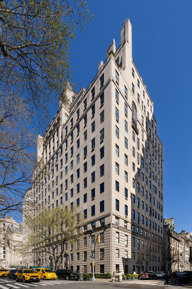 834 5th Ave in New York, NY - Building Photo - Primary Photo