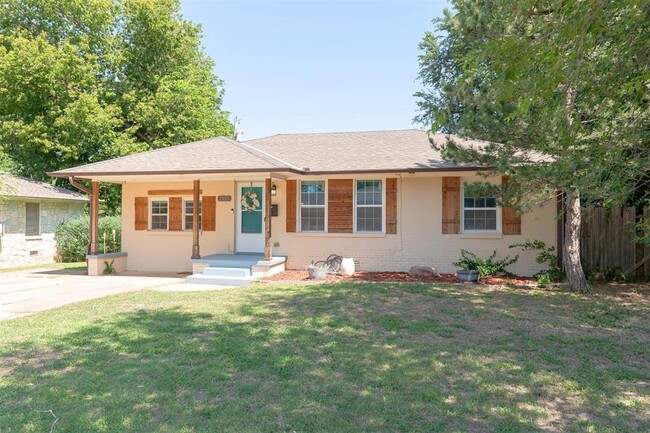 property at 2113 Churchill Pl