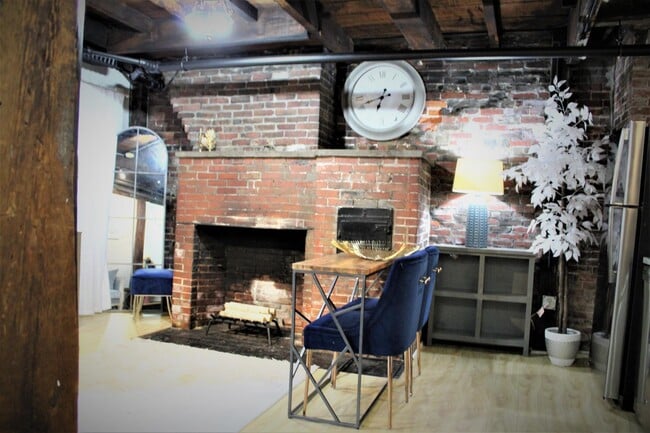 1 Champney Pl, Unit 1 in Boston, MA - Building Photo - Building Photo