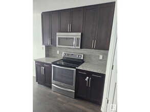 2430 Cassidy Way SW in Edmonton, AB - Building Photo - Building Photo