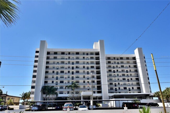 15462 Gulf Blvd in Madeira Beach, FL - Building Photo - Building Photo