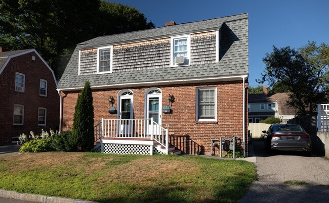 79 Porpoise Way in Portsmouth, NH - Building Photo - Building Photo