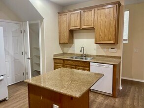 7208 Bombay Reef Ct in Las Vegas, NV - Building Photo - Building Photo