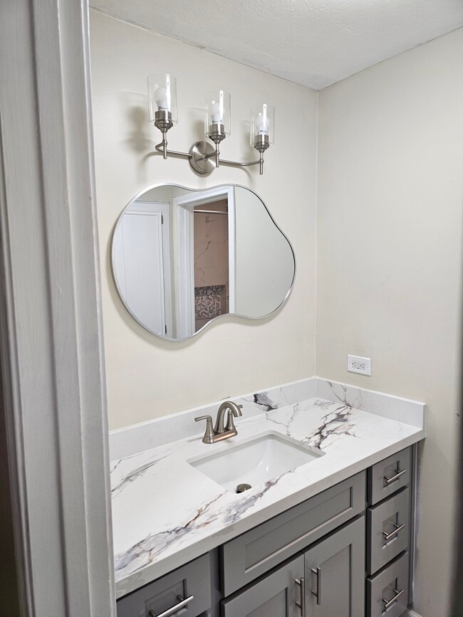 property at 25503 Foxbriar Ln