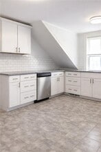 299 State St in Bristol, RI - Foto de edificio - Building Photo