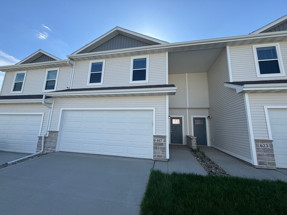 617 Venice Ave in West Des Moines, IA - Foto de edificio