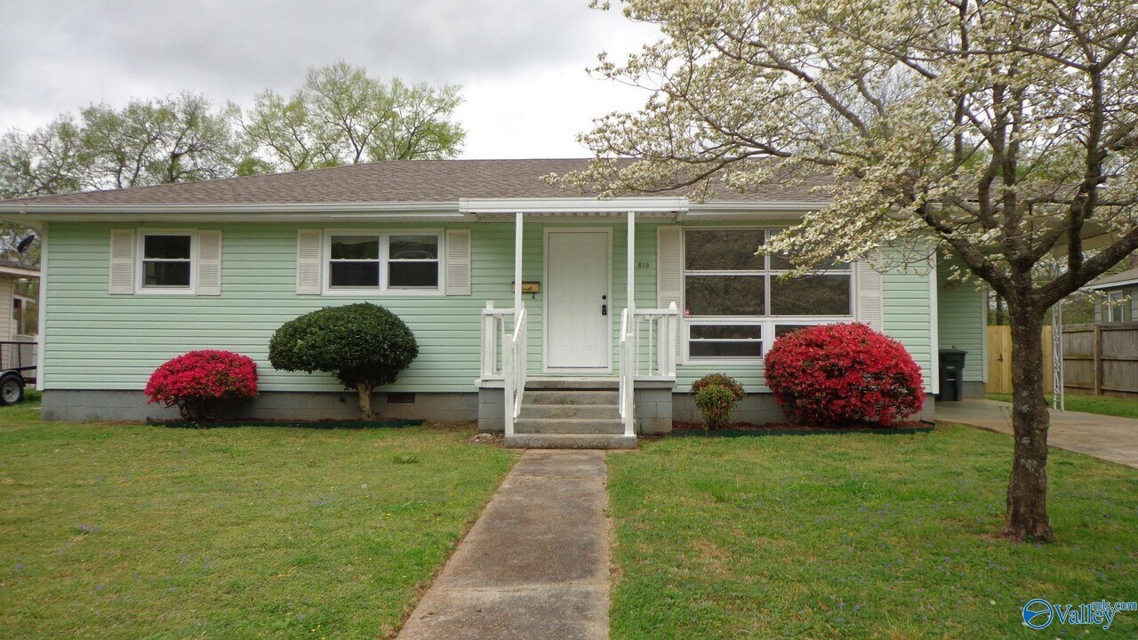 819 Giles Dr NE in Huntsville, AL - Building Photo