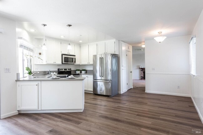 2454 Dunaway Dr in Santa Rosa, CA - Building Photo - Building Photo