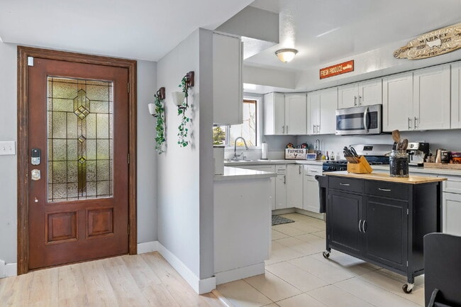 1845 Huron Dr in Ventura, CA - Building Photo - Building Photo