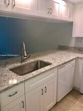 6800 Cypress Rd in Plantation, FL - Building Photo - Building Photo