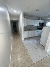 382 NE 113th St in Miami, FL - Foto de edificio - Building Photo