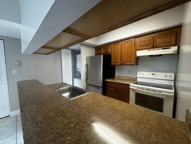 5686 Rock Island Rd in Tamarac, FL - Building Photo - Building Photo