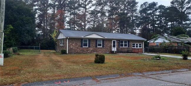 753 Goodyear Dr in Spring Lake, NC - Building Photo - Building Photo