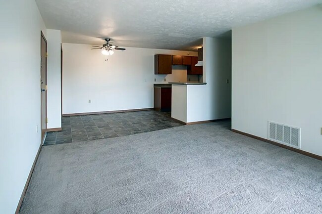 649 Parkwild Dr in Council Bluffs, IA - Building Photo - Building Photo