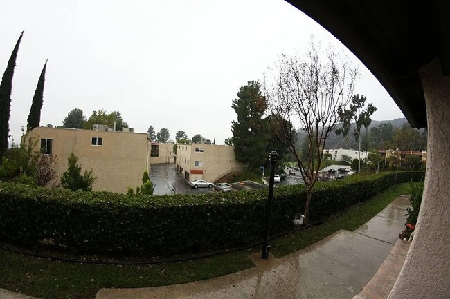 8005 Via Verona in Burbank, CA - Building Photo - Building Photo